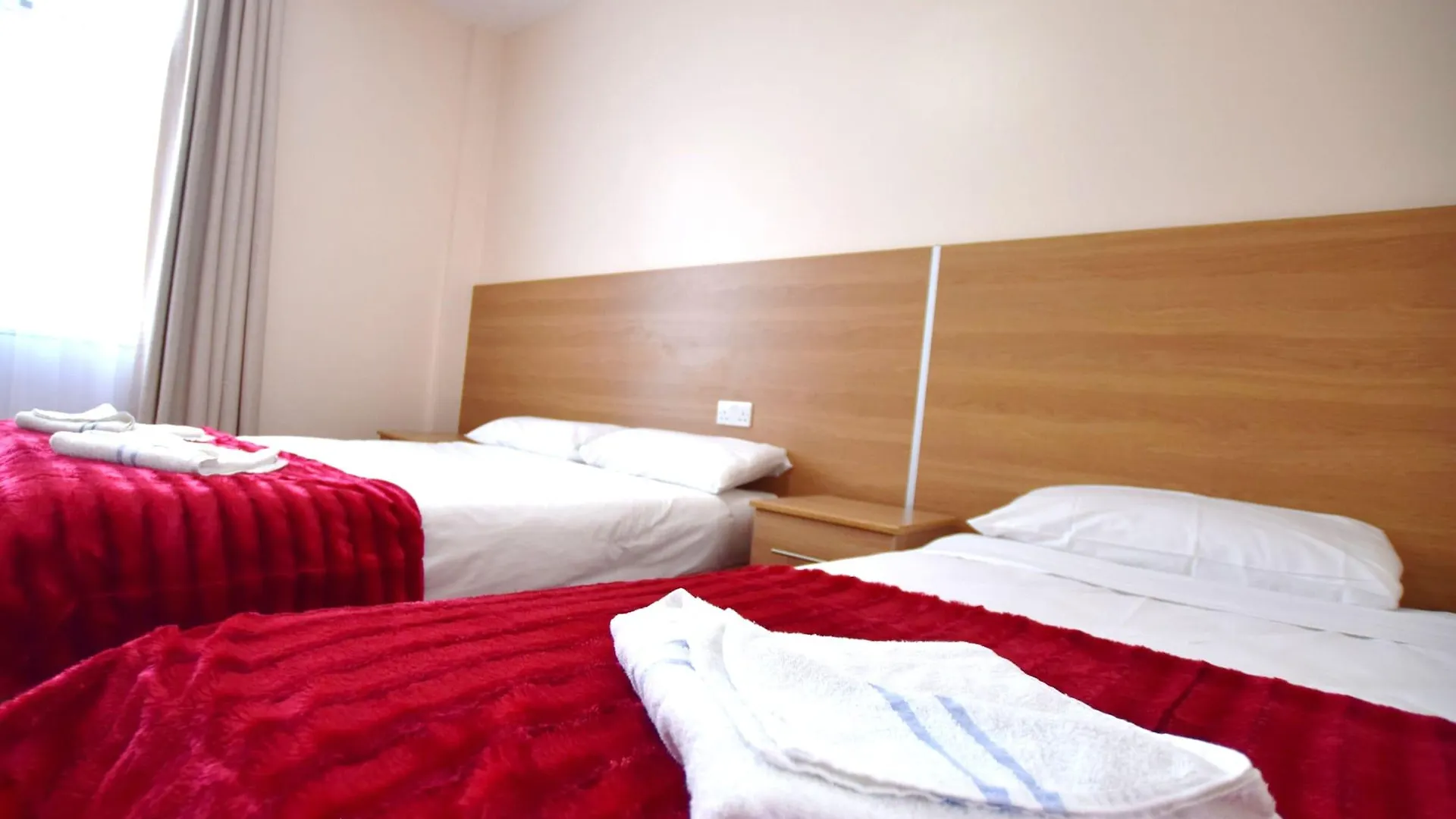 אילפורד Park Hotel 2*,